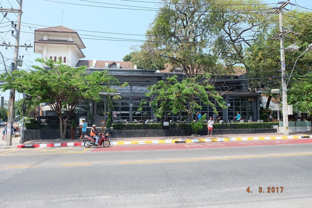 Piccolo Restaurant And Guest House Pattaya Exterior photo